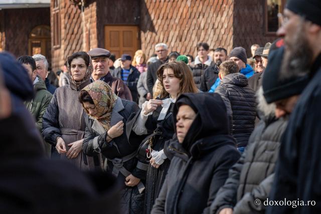 (Foto) Sub semnul Sfintei Cruci: un nou stareț la Mănăstirea Brusturi din județul Neamț