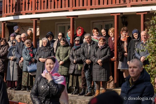 (Foto) Sub semnul Sfintei Cruci: un nou stareț la Mănăstirea Brusturi din județul Neamț