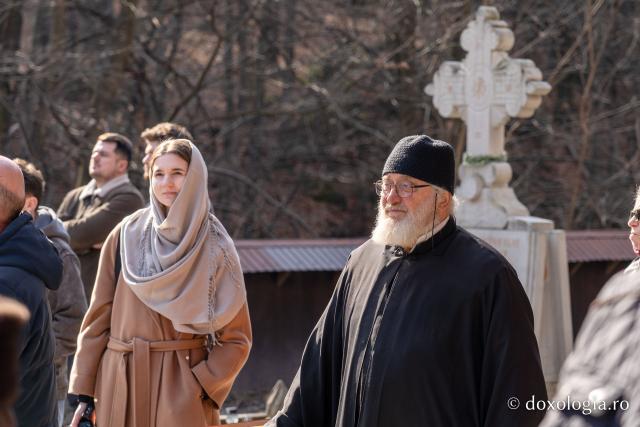 (Foto) Sub semnul Sfintei Cruci: un nou stareț la Mănăstirea Brusturi din județul Neamț