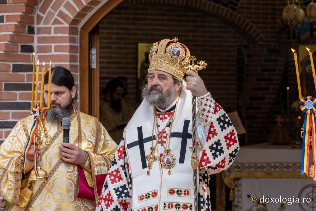 (Foto) Sub semnul Sfintei Cruci: un nou stareț la Mănăstirea Brusturi din județul Neamț