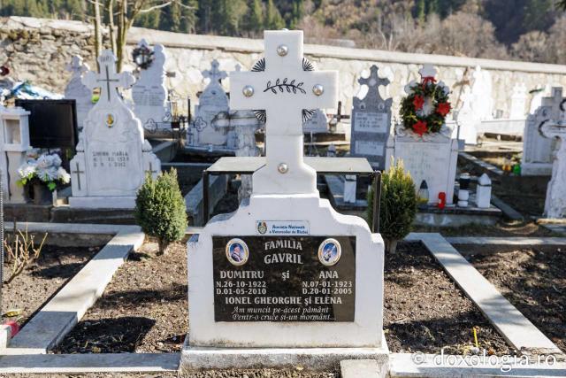 Cimitirul satului Farcașa din Județul Neamț