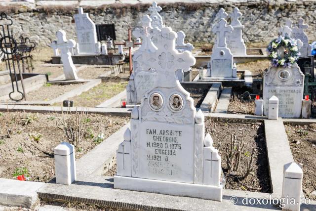 Cimitirul satului Farcașa din Județul Neamț