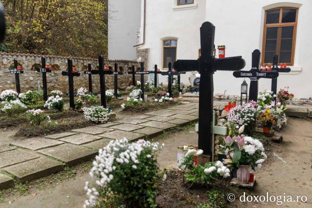 Cimitirul Mănăstirii Tismana