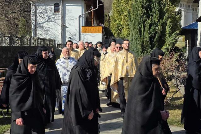 Deshumarea moaștelor Sfintei Cuvioase Filotimia de la Râmeț