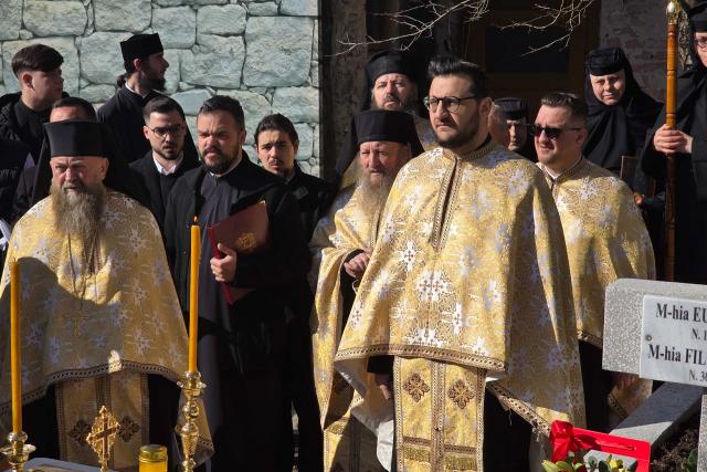 Deshumarea moaștelor Sfintei Cuvioase Filotimia de la Râmeț