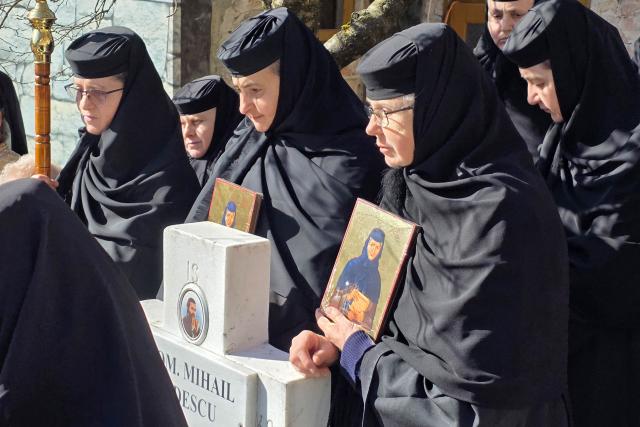 Deshumarea moaștelor Sfintei Cuvioase Filotimia de la Râmeț