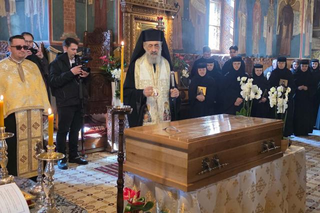 Deshumarea moaștelor Sfintei Cuvioase Filotimia de la Râmeț