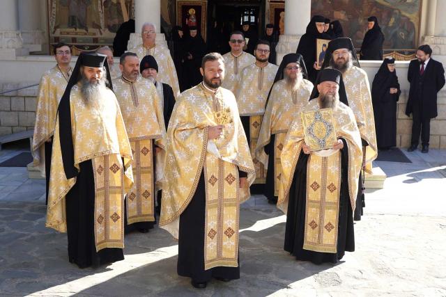 Deshumarea moaștelor Sfintei Cuvioase Filotimia de la Râmeț