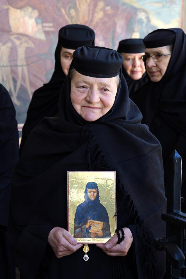 Deshumarea moaștelor Sfintei Cuvioase Filotimia de la Râmeț