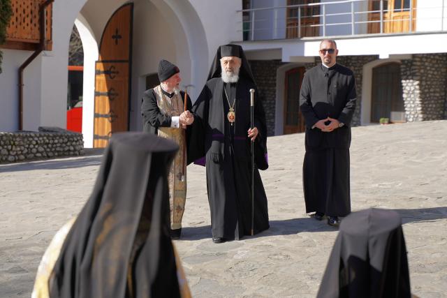 Deshumarea moaștelor Sfintei Cuvioase Filotimia de la Râmeț