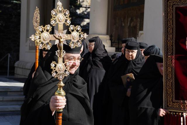 Deshumarea moaștelor Sfintei Cuvioase Filotimia de la Râmeț