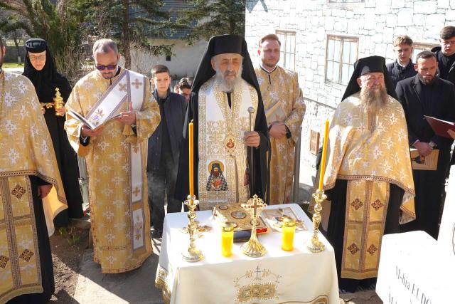 Deshumarea moaștelor Sfintei Cuvioase Filotimia de la Râmeț