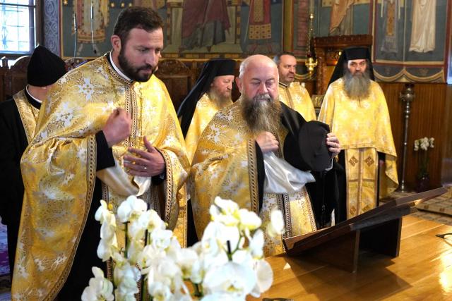 Deshumarea moaștelor Sfintei Cuvioase Filotimia de la Râmeț