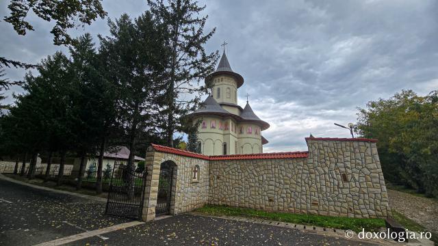 Mănăstirea Brazi – lăcaș de rugăciune și închinare la moaștele Sfântului Sfințit Mucenic Teodosie