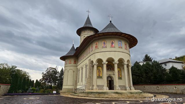 Mănăstirea Brazi – lăcaș de rugăciune și închinare la moaștele Sfântului Sfințit Mucenic Teodosie