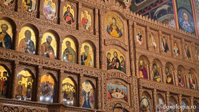 Mănăstirea Brazi – lăcaș de rugăciune și închinare la moaștele Sfântului Sfințit Mucenic Teodosie