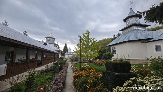 Mănăstirea Brazi – lăcaș de rugăciune și închinare la moaștele Sfântului Sfințit Mucenic Teodosie