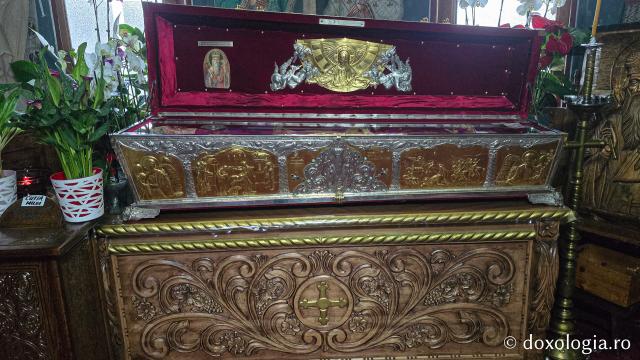 Mănăstirea Brazi – lăcaș de rugăciune și închinare la moaștele Sfântului Sfințit Mucenic Teodosie