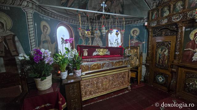 Mănăstirea Brazi – lăcaș de rugăciune și închinare la moaștele Sfântului Sfințit Mucenic Teodosie