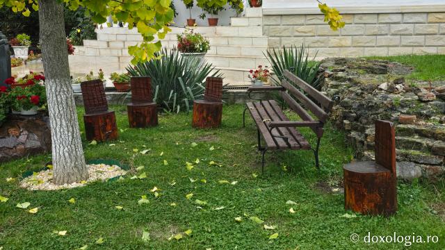 Mănăstirea Brazi – lăcaș de rugăciune și închinare la moaștele Sfântului Sfințit Mucenic Teodosie