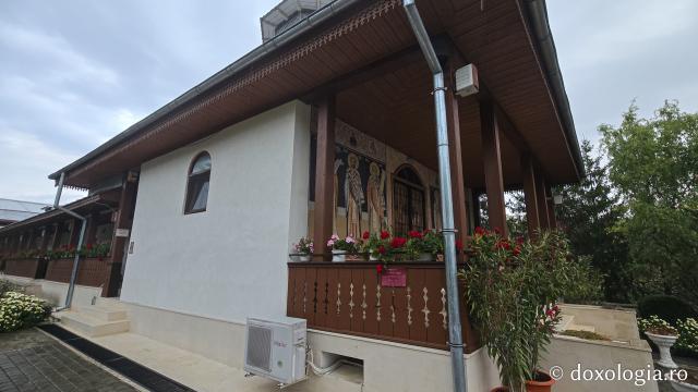 Mănăstirea Brazi – lăcaș de rugăciune și închinare la moaștele Sfântului Sfințit Mucenic Teodosie