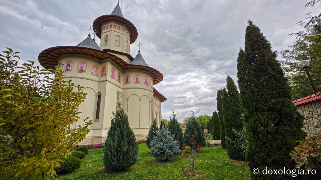 Mănăstirea Brazi – lăcaș de rugăciune și închinare la moaștele Sfântului Sfințit Mucenic Teodosie