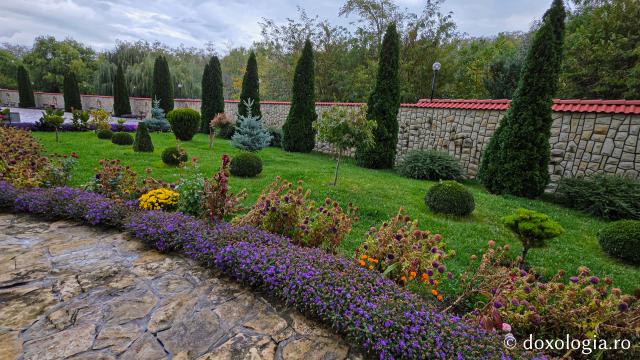 Mănăstirea Brazi – lăcaș de rugăciune și închinare la moaștele Sfântului Sfințit Mucenic Teodosie