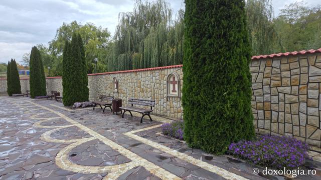 Mănăstirea Brazi – lăcaș de rugăciune și închinare la moaștele Sfântului Sfințit Mucenic Teodosie