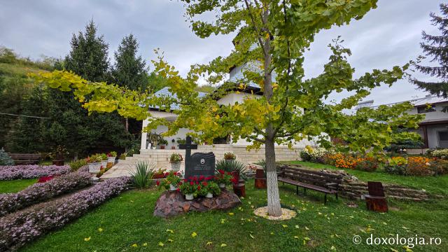 Mănăstirea Brazi – lăcaș de rugăciune și închinare la moaștele Sfântului Sfințit Mucenic Teodosie