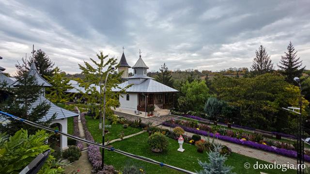 Mănăstirea Brazi – lăcaș de rugăciune și închinare la moaștele Sfântului Sfințit Mucenic Teodosie