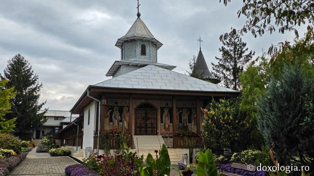 Mănăstirea Brazi – lăcaș de rugăciune și închinare la moaștele Sfântului Sfințit Mucenic Teodosie