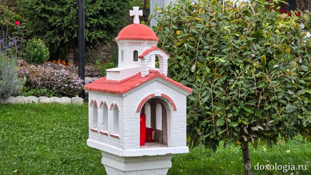 Mănăstirea Brazi – lăcaș de rugăciune și închinare la moaștele Sfântului Sfințit Mucenic Teodosie