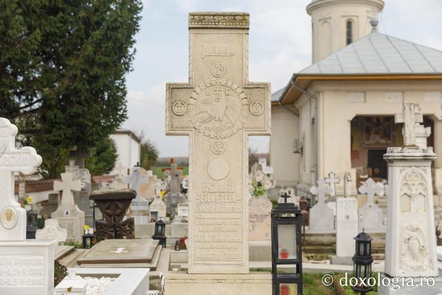 Cenotaful Sfintei Cuvioase Filofteia de la Pasărea