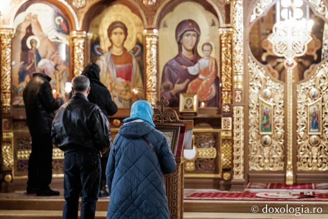Denia celor 12 Evanghelii la Biserica „Adormirea Maicii Domnului” - Galata
