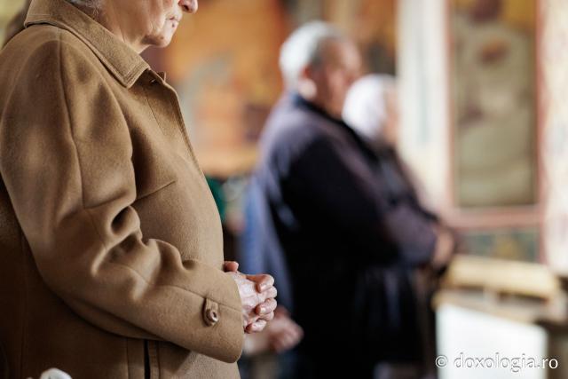 (Foto) Denia celor 12 Evanghelii la Biserica „Adormirea Maicii Domnului” - Galata
