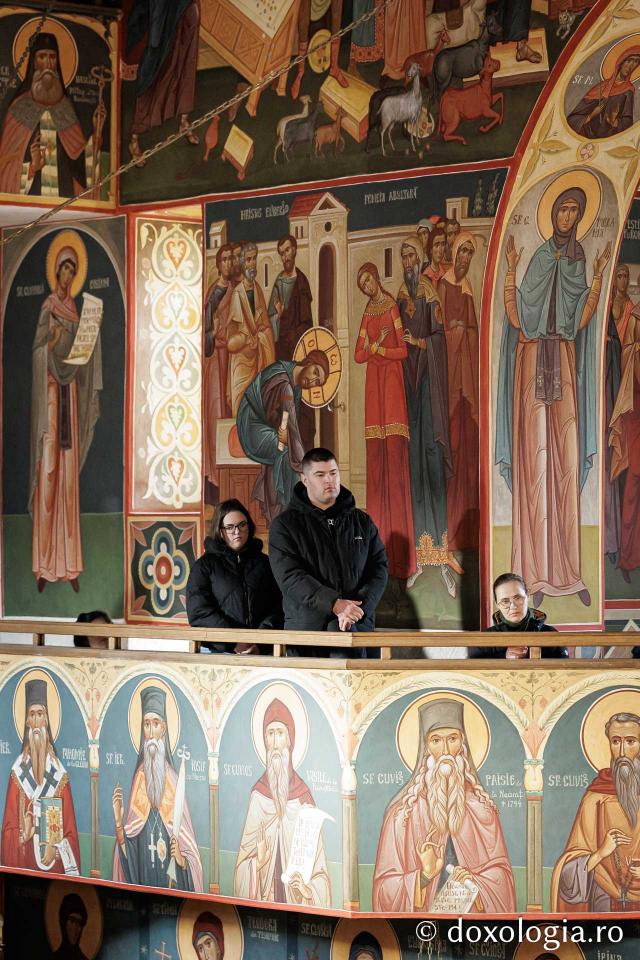 (Foto) Denia celor 12 Evanghelii la Biserica „Adormirea Maicii Domnului” - Galata