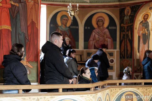 (Foto) Denia celor 12 Evanghelii la Biserica „Adormirea Maicii Domnului” - Galata