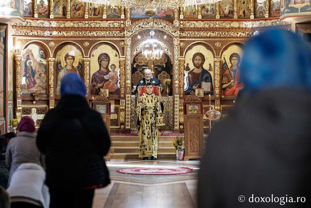 (Foto) Denia celor 12 Evanghelii la Biserica „Adormirea Maicii Domnului” - Galata