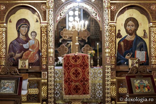 (Foto) Denia celor 12 Evanghelii la Biserica „Adormirea Maicii Domnului” - Galata
