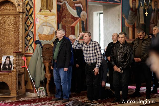 (Foto) Denia celor 12 Evanghelii la Biserica „Adormirea Maicii Domnului” - Galata