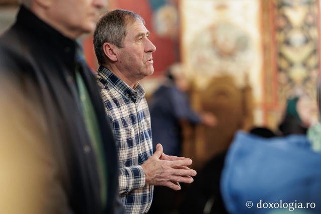 (Foto) Denia celor 12 Evanghelii la Biserica „Adormirea Maicii Domnului” - Galata