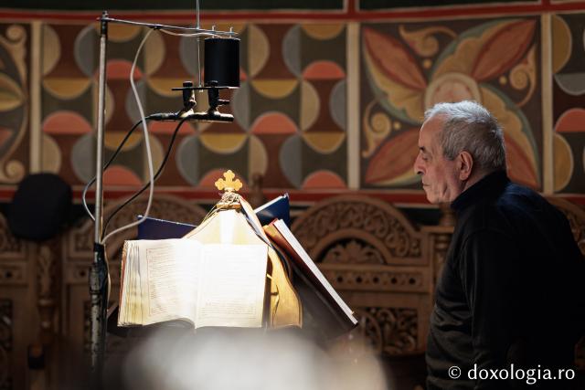 (Foto) Denia celor 12 Evanghelii la Biserica „Adormirea Maicii Domnului” - Galata