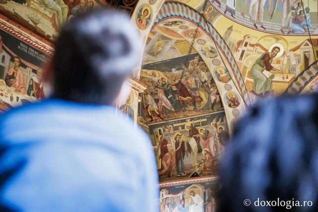 (Foto) Denia celor 12 Evanghelii la Biserica „Adormirea Maicii Domnului” - Galata
