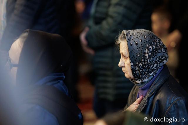 (Foto) Denia celor 12 Evanghelii la Biserica „Adormirea Maicii Domnului” - Galata