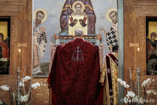 Sfânta Liturghie din Joia Mare la Parohia „Sf. Maxim Mărturisitorul - Sf. Grigorie Palama” Copou