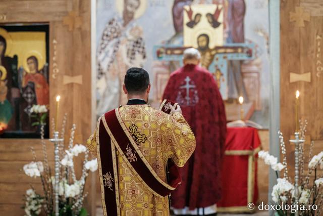 Sfânta Liturghie din Joia Mare la Parohia „Sf. Maxim Mărturisitorul - Sf. Grigorie Palama” Copou