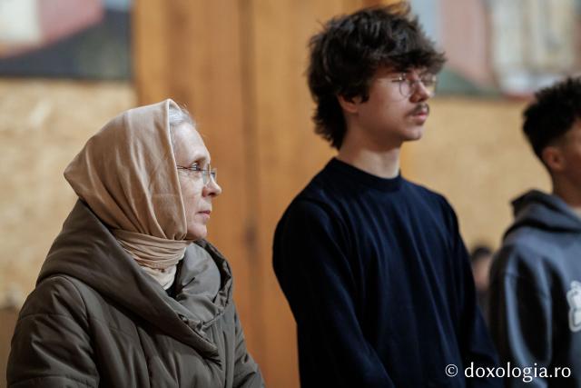 Sfânta Liturghie din Joia Mare la Parohia „Sf. Maxim Mărturisitorul - Sf. Grigorie Palama” Copou