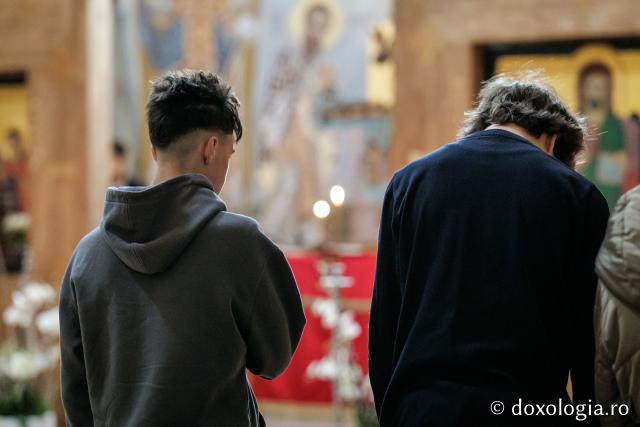 Sfânta Liturghie din Joia Mare la Parohia „Sf. Maxim Mărturisitorul - Sf. Grigorie Palama” Copou