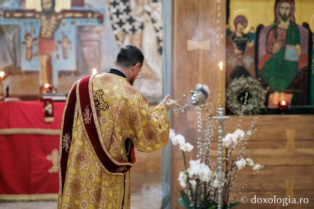 Sfânta Liturghie din Joia Mare la Parohia „Sf. Maxim Mărturisitorul - Sf. Grigorie Palama” Copou