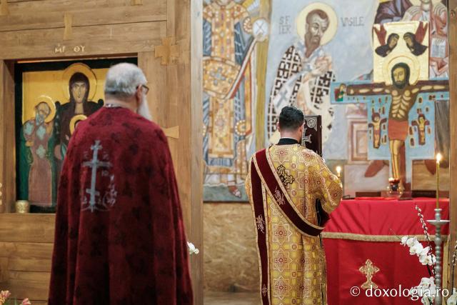Sfânta Liturghie din Joia Mare la Parohia „Sf. Maxim Mărturisitorul - Sf. Grigorie Palama” Copou